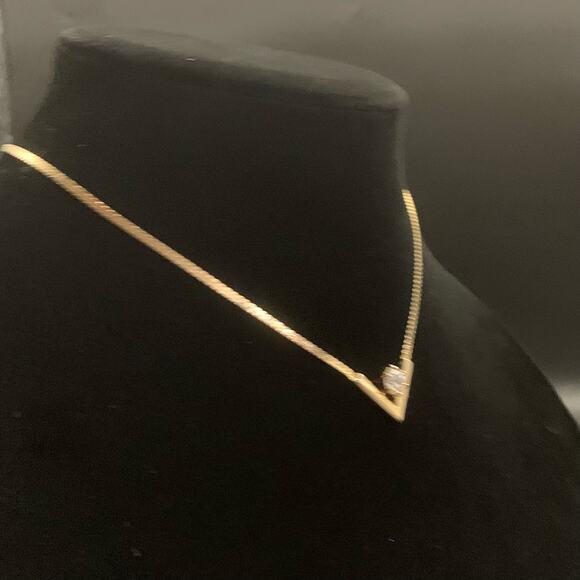 Vintage Solitaire Cubic Zirconia Herringbone V Pointed Necklace Gold Tone - Picture 5 of 9